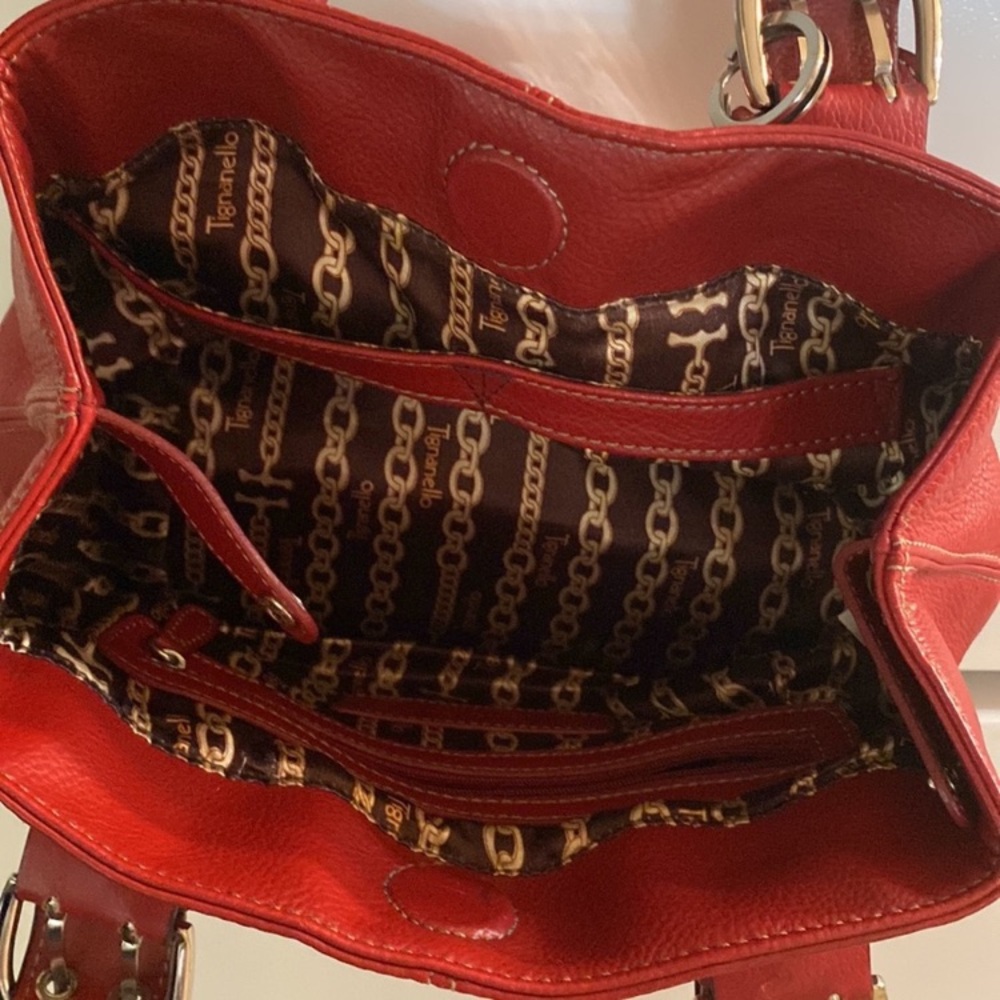 🎉Tignanello Red or balck Pebbled Leather Tote with Polished Hardware
Like new - Picture 5 of 8